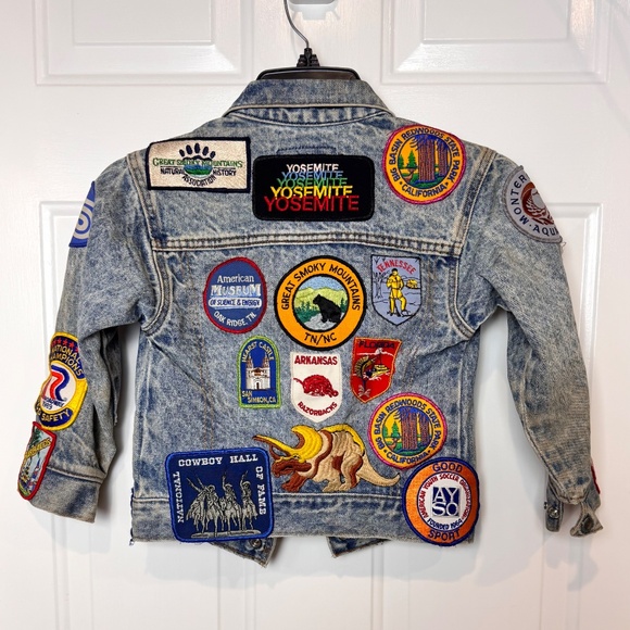 Boys Vintage Levi Jean Jacket Size 7 with Patches, GUC - Picture 2 of 12